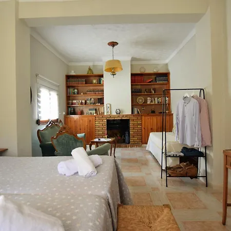 Tuguest Hortichuela House
